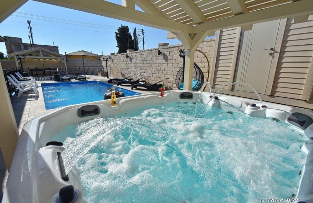 אחוזת אמור צפון  2  נופש - וי פור ויקיישן - V for Vacation