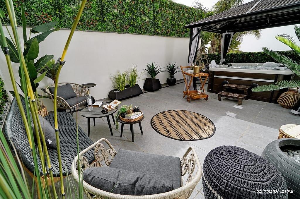 M בוטיק צפון  17  נופש - וי פור ויקיישן - V for Vacation