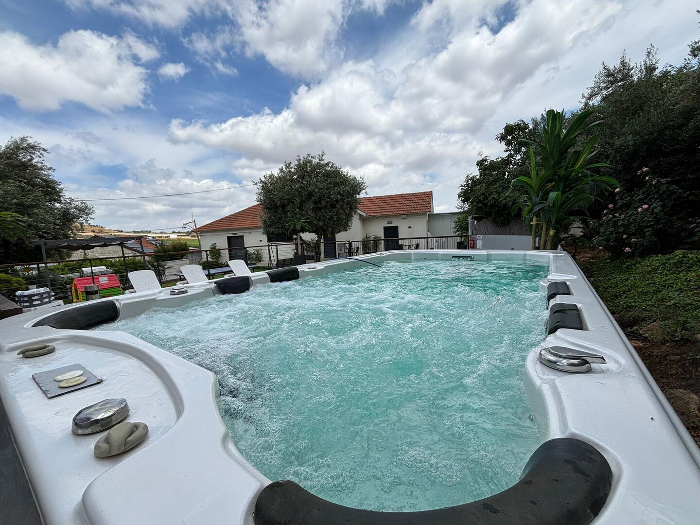 גארדן בוטיק - נופש גלילי צפון  2  נופש - וי פור ויקיישן - V for Vacation