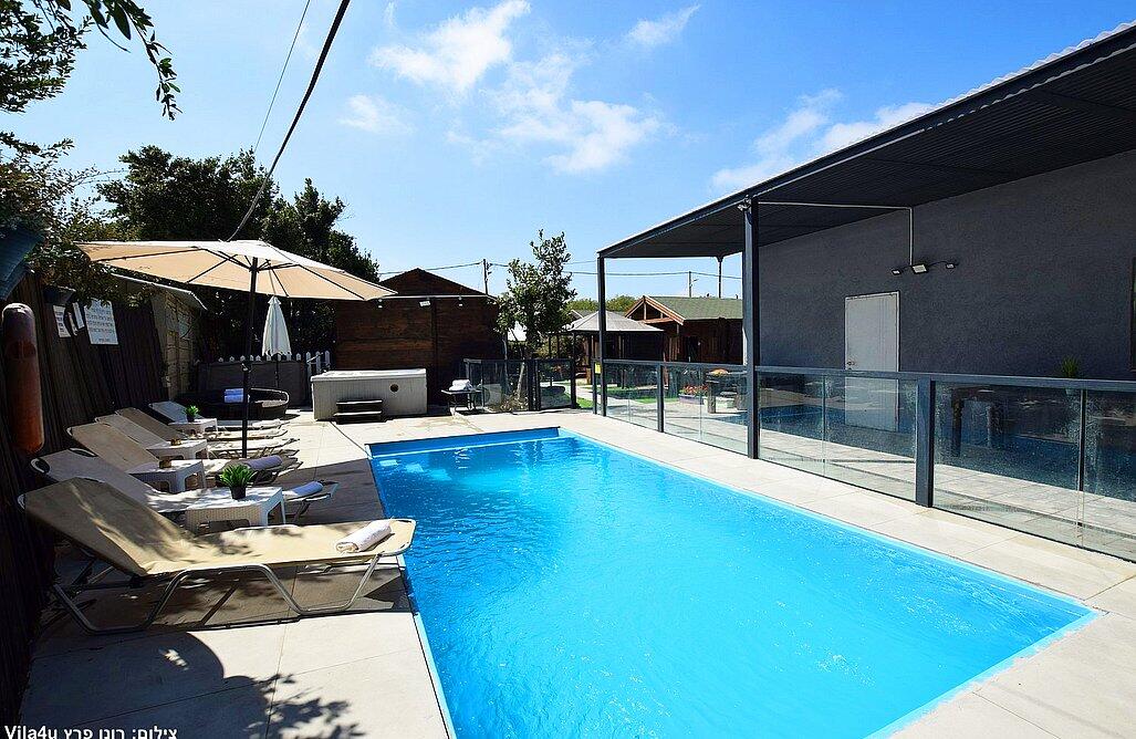 אחוזת הזוהר צפון  25  נופש - וי פור ויקיישן - V for Vacation