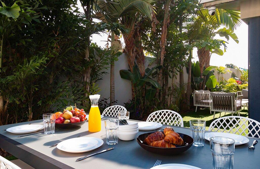 וילה על הים בראשון מרכז  29  נופש - וי פור ויקיישן - V for Vacation