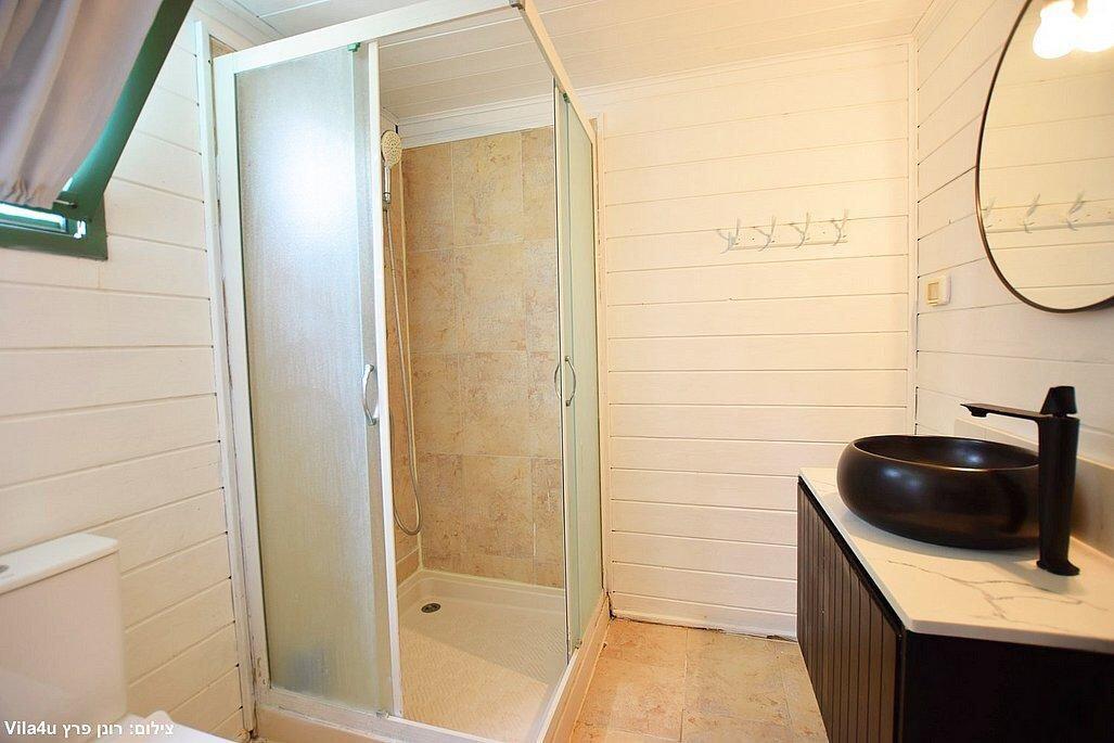 רפאל בכרם צפון  31  נופש - וי פור ויקיישן - V for Vacation