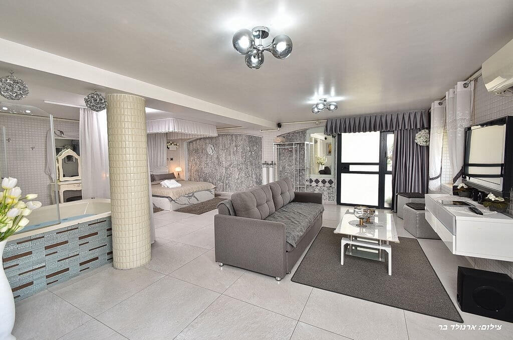 אחוזת קריסטל צפון  11  נופש - וי פור ויקיישן - V for Vacation