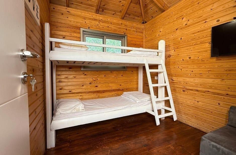 צימרים בצל האלון צפון  25  נופש - וי פור ויקיישן - V for Vacation