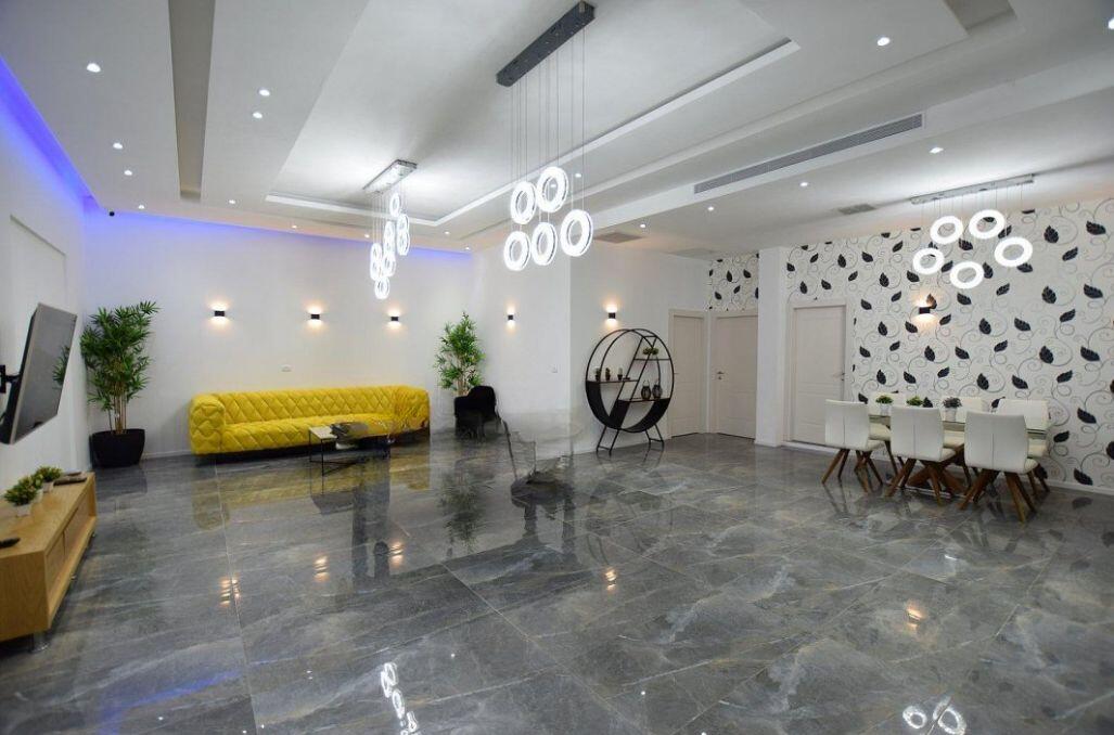 פארטי טוי מרכז  14  נופש - וי פור ויקיישן - V for Vacation