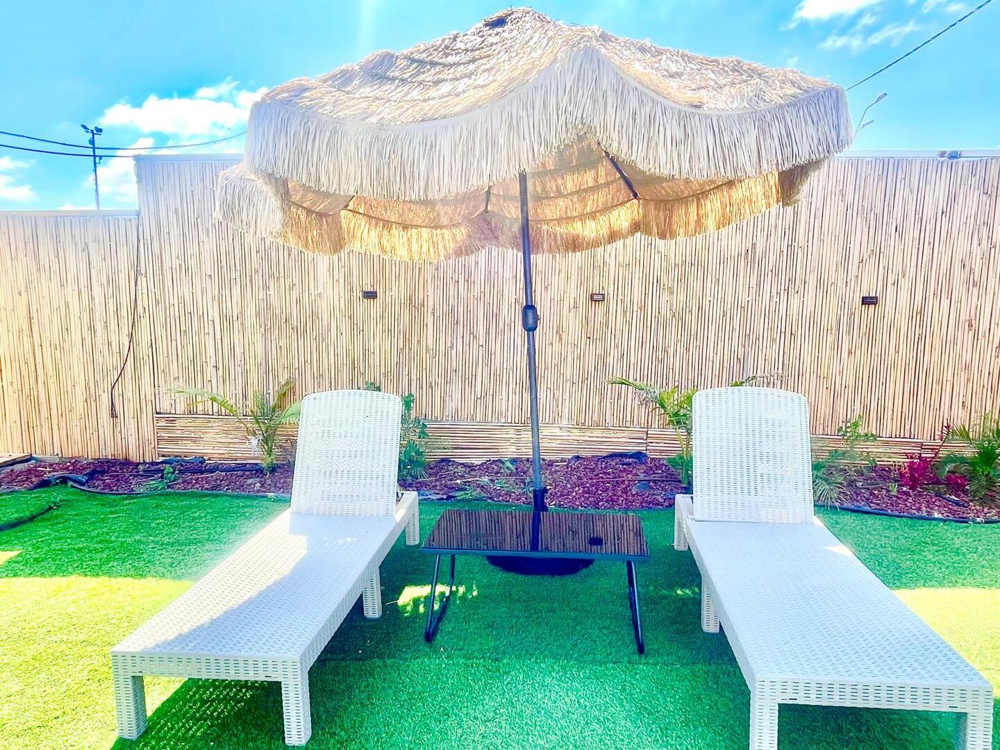 בשדות של המושב דרום  5  נופש - וי פור ויקיישן - V for Vacation