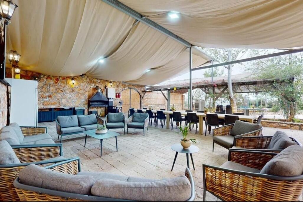 אחוזת אלונים ירכא צפון  3  נופש - וי פור ויקיישן - V for Vacation