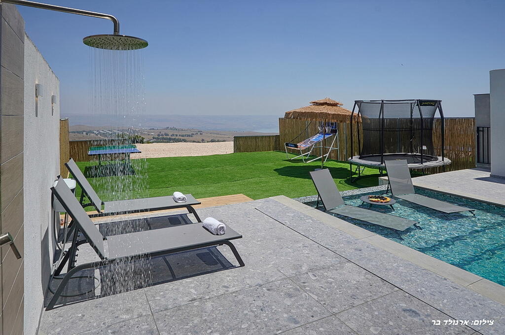 וילה סירקל – Villa Circle צפון  3  נופש - וי פור ויקיישן - V for Vacation