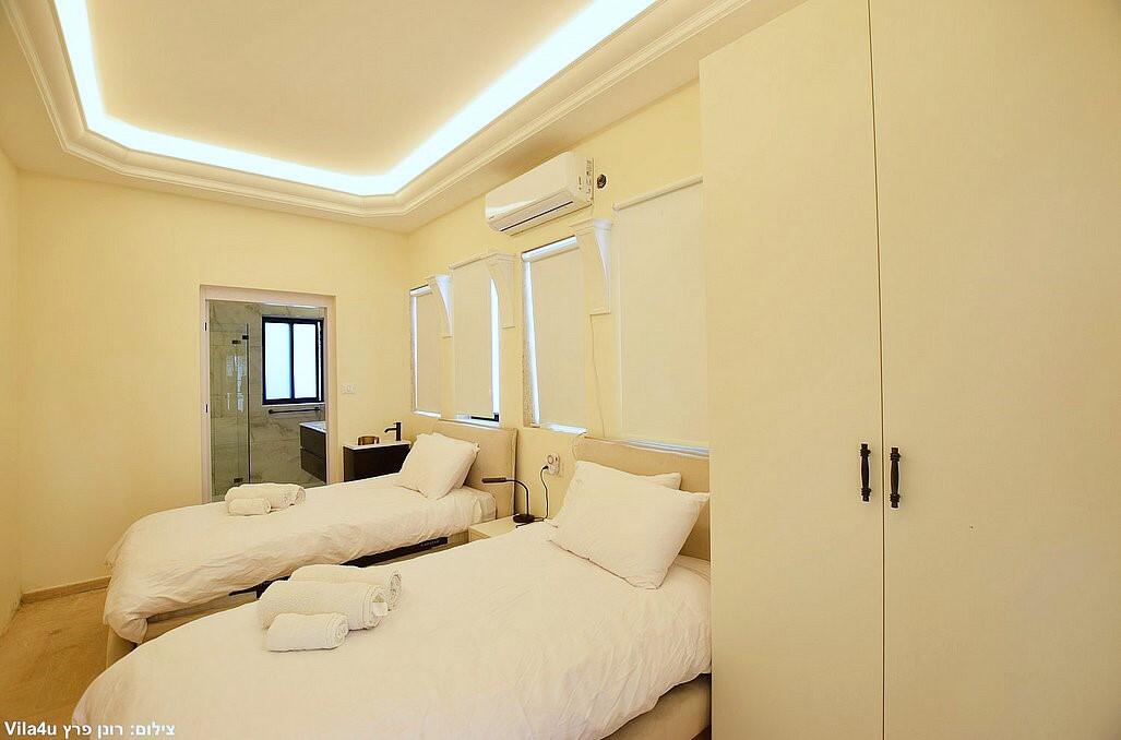 אחוזת הים נתניה מרכז  15  נופש - וי פור ויקיישן - V for Vacation