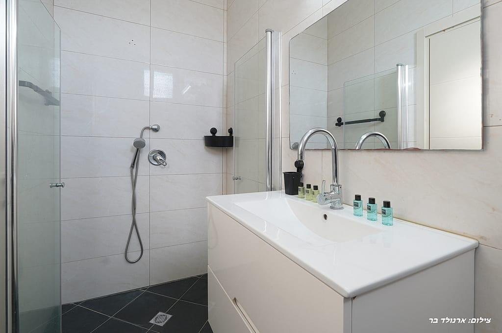 וילה דקל כחול צפון  24  נופש - וי פור ויקיישן - V for Vacation