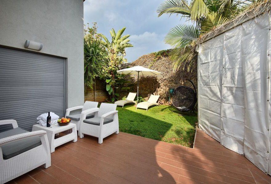 סוויטות שחור לבן צפון  9  נופש - וי פור ויקיישן - V for Vacation