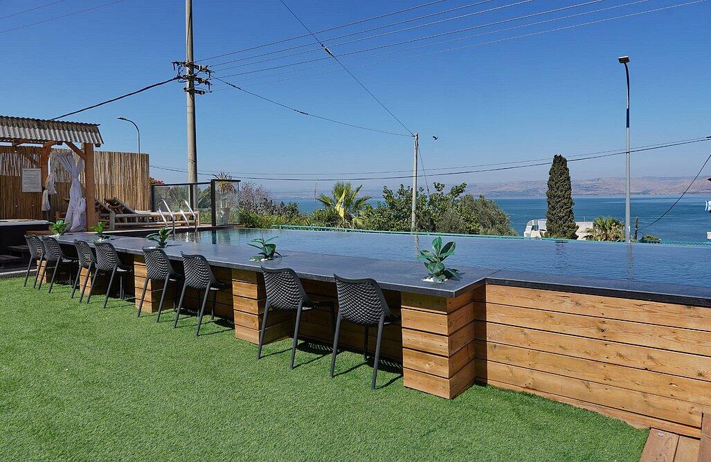 וילה אואזיס פאלאס צפון  4  נופש - וי פור ויקיישן - V for Vacation