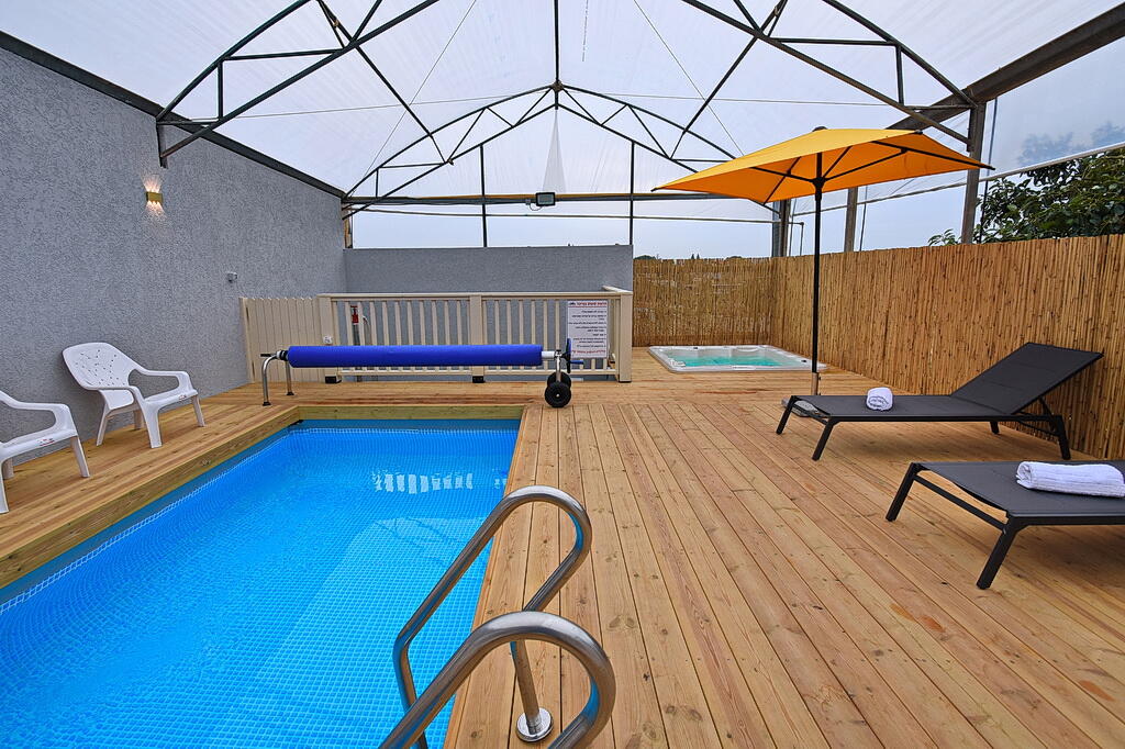 סוויטת האושר צפון  25  נופש - וי פור ויקיישן - V for Vacation