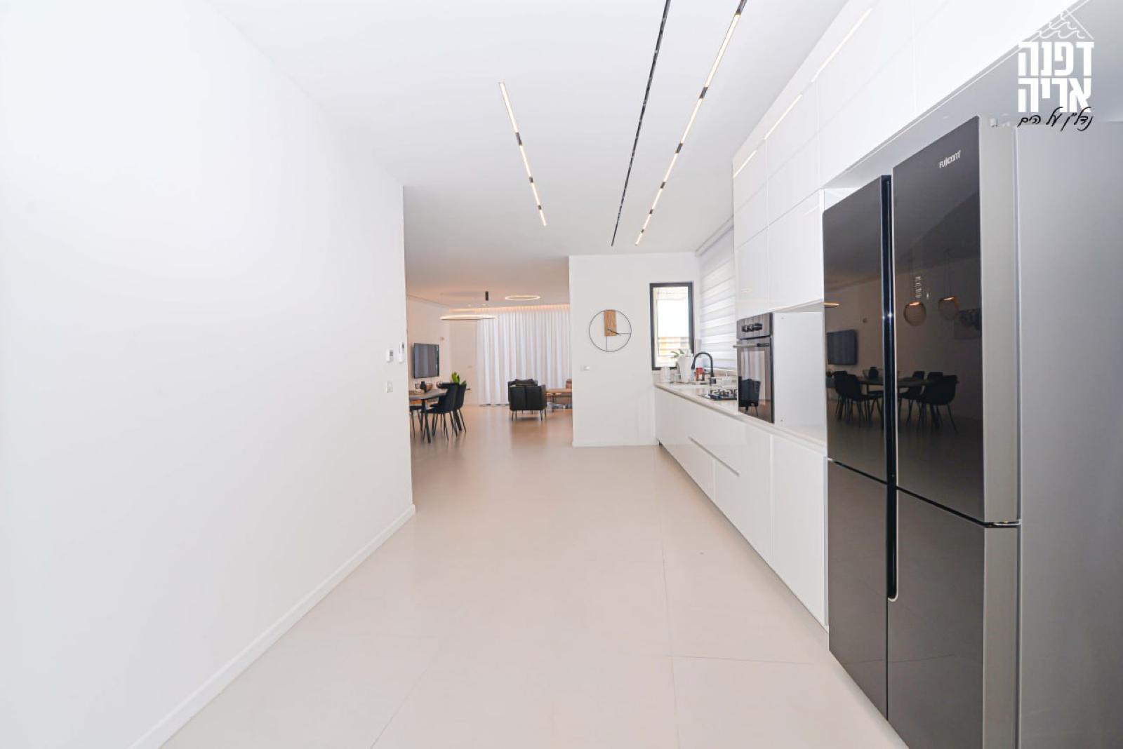 סי בלקוני מרכז  5  נופש - וי פור ויקיישן - V for Vacation