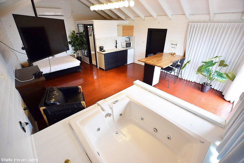 רפאל בכרם צפון  29  נופש - וי פור ויקיישן - V for Vacation