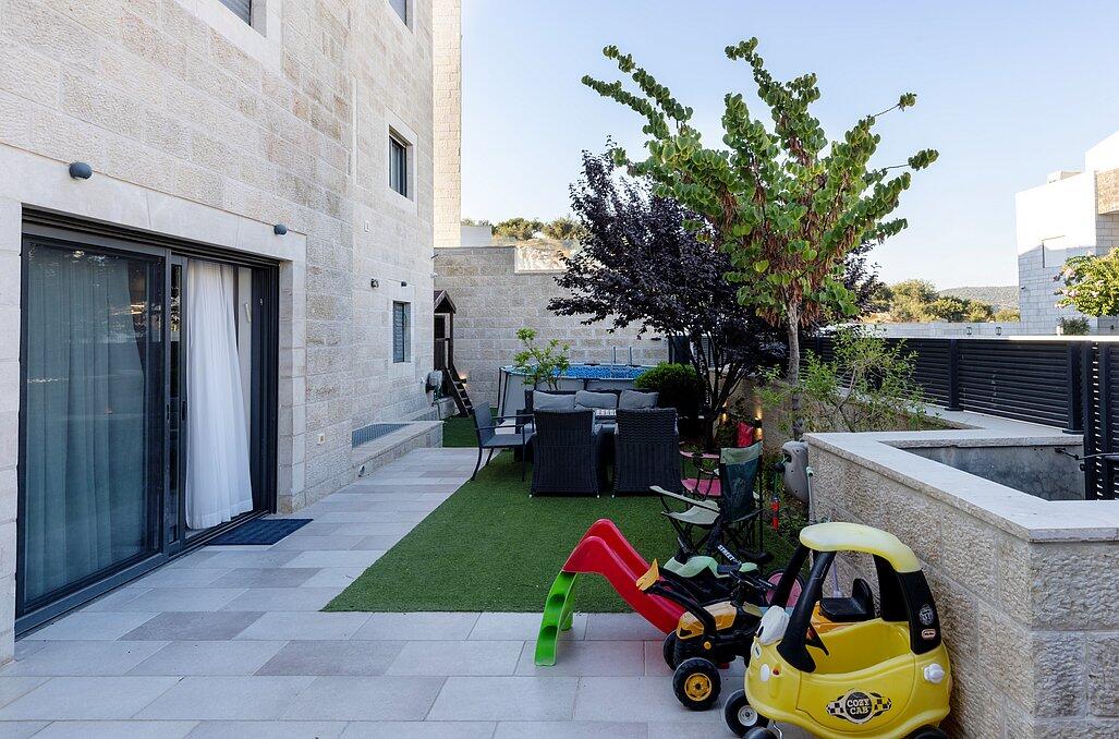 וילה בוטיק ברמה למהדרין מרכז  5  נופש - וי פור ויקיישן - V for Vacation