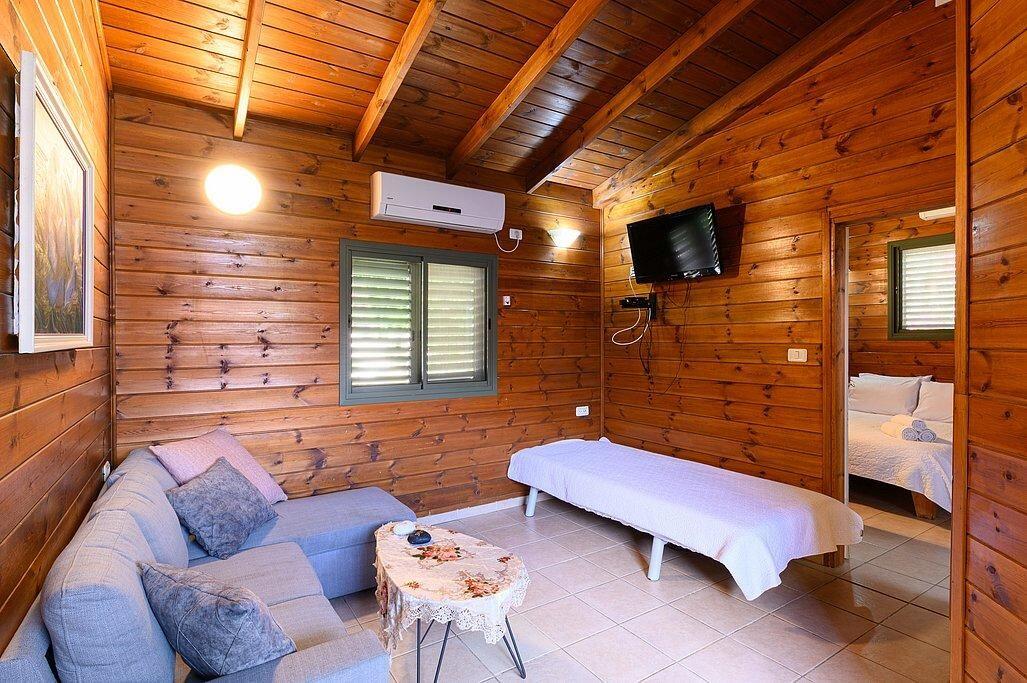 בינות תמרים מרכז  11  נופש - וי פור ויקיישן - V for Vacation