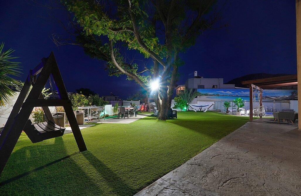 שלווה במושבה צפון  25  נופש - וי פור ויקיישן - V for Vacation