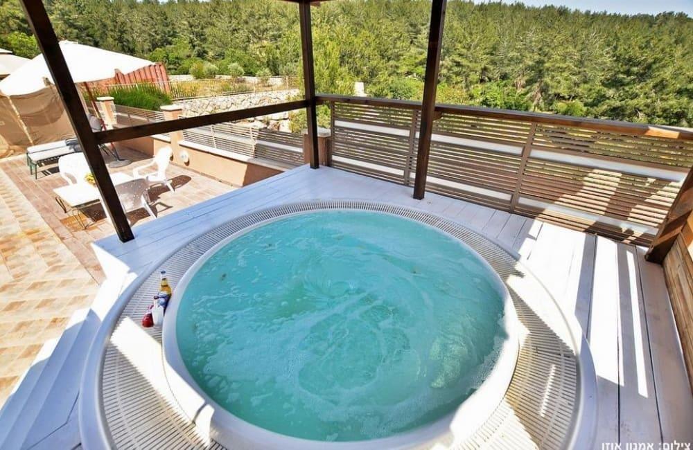 הולידיי פול צפון  2  נופש - וי פור ויקיישן - V for Vacation