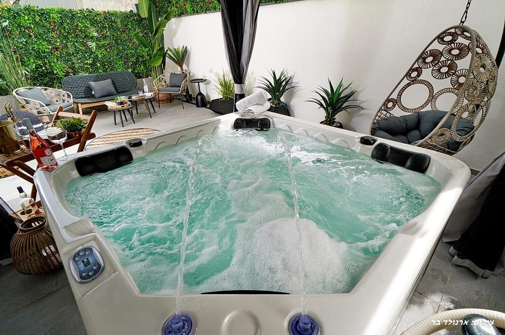 M בוטיק צפון  3  נופש - וי פור ויקיישן - V for Vacation