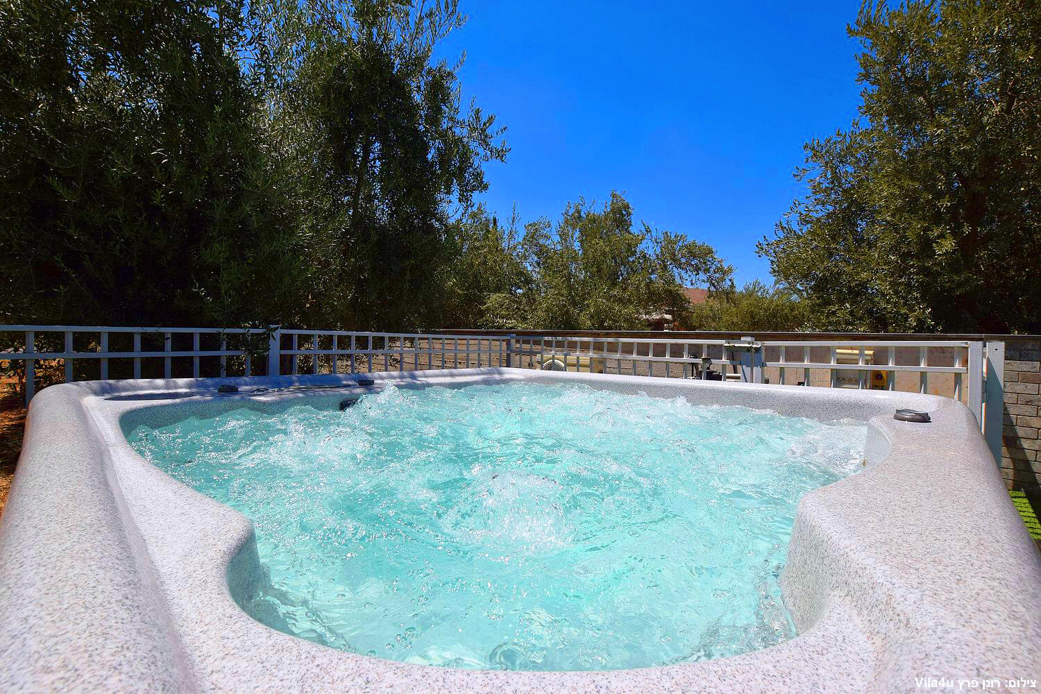 אחוזת קסם במושבה צפון  3  נופש - וי פור ויקיישן - V for Vacation