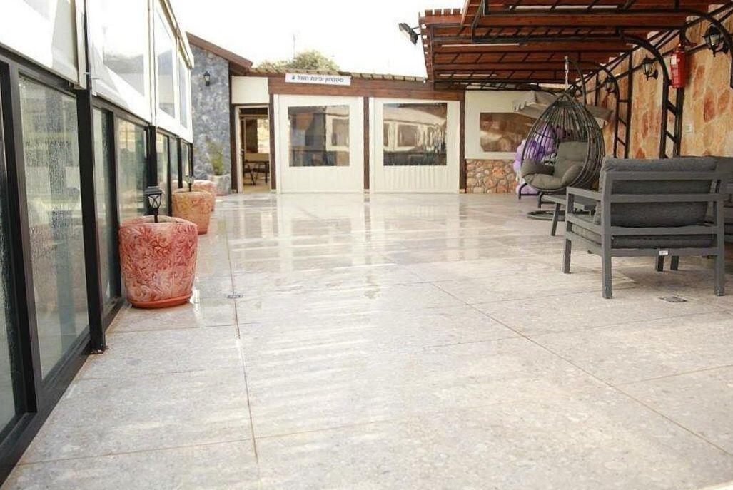 מצפה הצוקים צפון  26  נופש - וי פור ויקיישן - V for Vacation