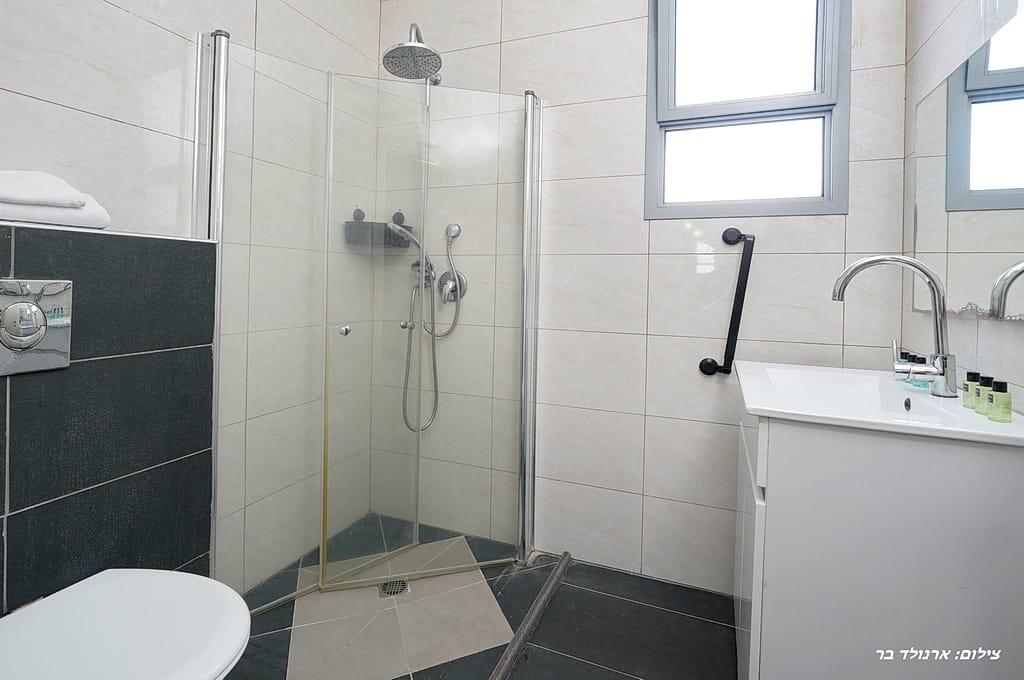 וילה דקל כחול צפון  25  נופש - וי פור ויקיישן - V for Vacation