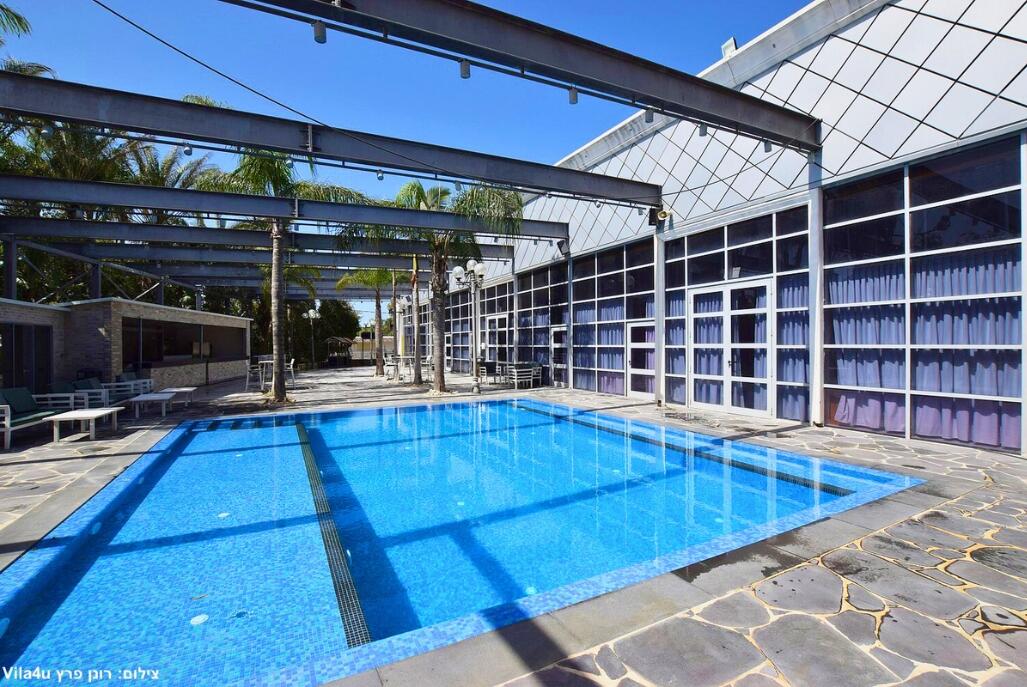 רוקה וייב מרכז  21  נופש - וי פור ויקיישן - V for Vacation