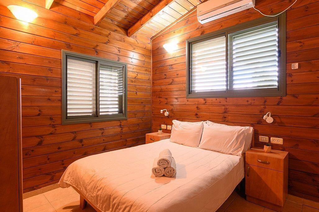 בינות תמרים מרכז  22  נופש - וי פור ויקיישן - V for Vacation