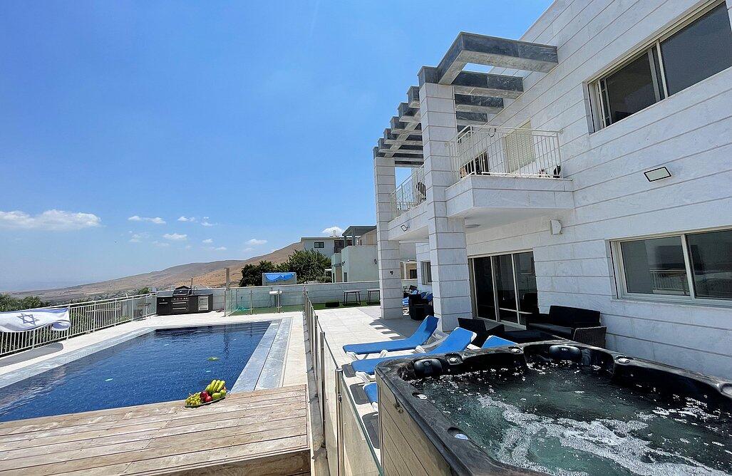 וילה לבנה יבנאל צפון  22  נופש - וי פור ויקיישן - V for Vacation