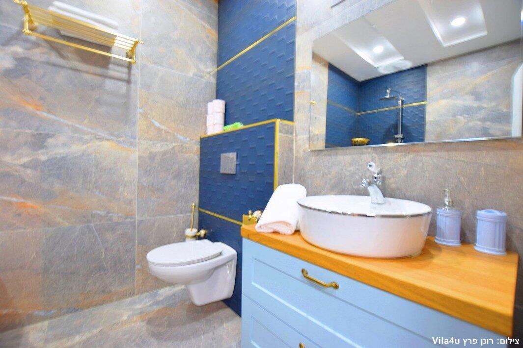 אחוזת הנסיכה וילג מרכז אחוזת הנסיכה וילג - חדרי הרחצה חדר רחצה מעוצב ברמה גבוהה נופש - וי פור ויקיישן - V for Vacation