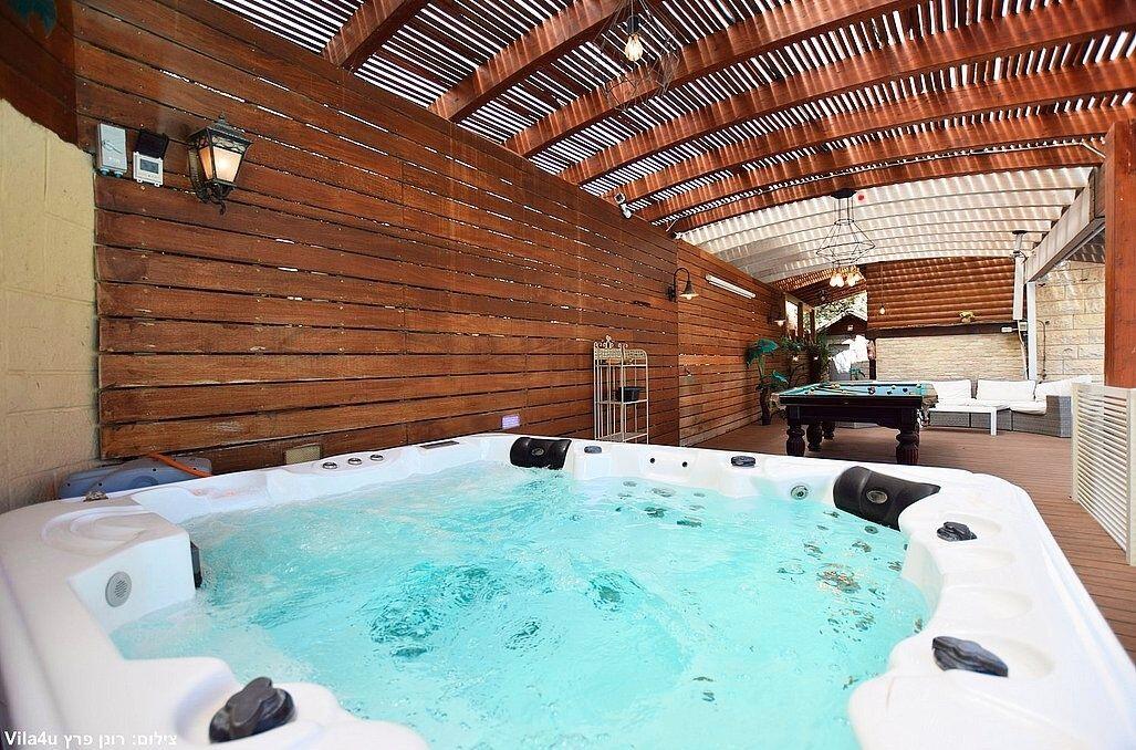 אחוזת הנרקיס 42 צפון  27  נופש - וי פור ויקיישן - V for Vacation