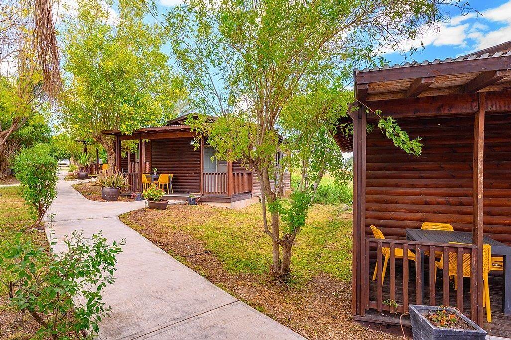 בינות תמרים מרכז  19  נופש - וי פור ויקיישן - V for Vacation