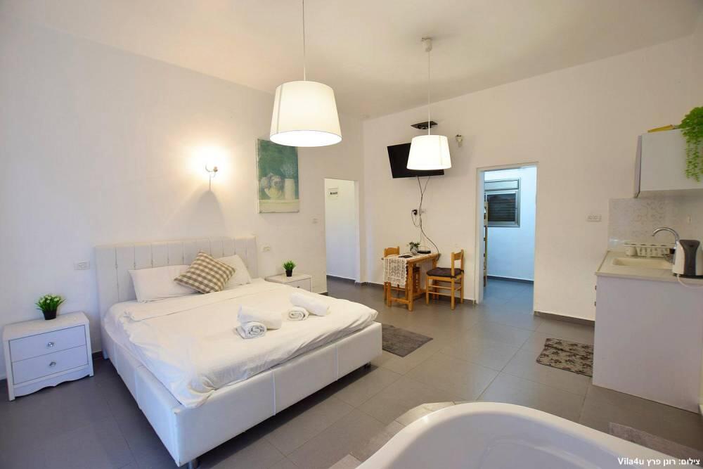 אחוזת הזוהר צפון  17  נופש - וי פור ויקיישן - V for Vacation