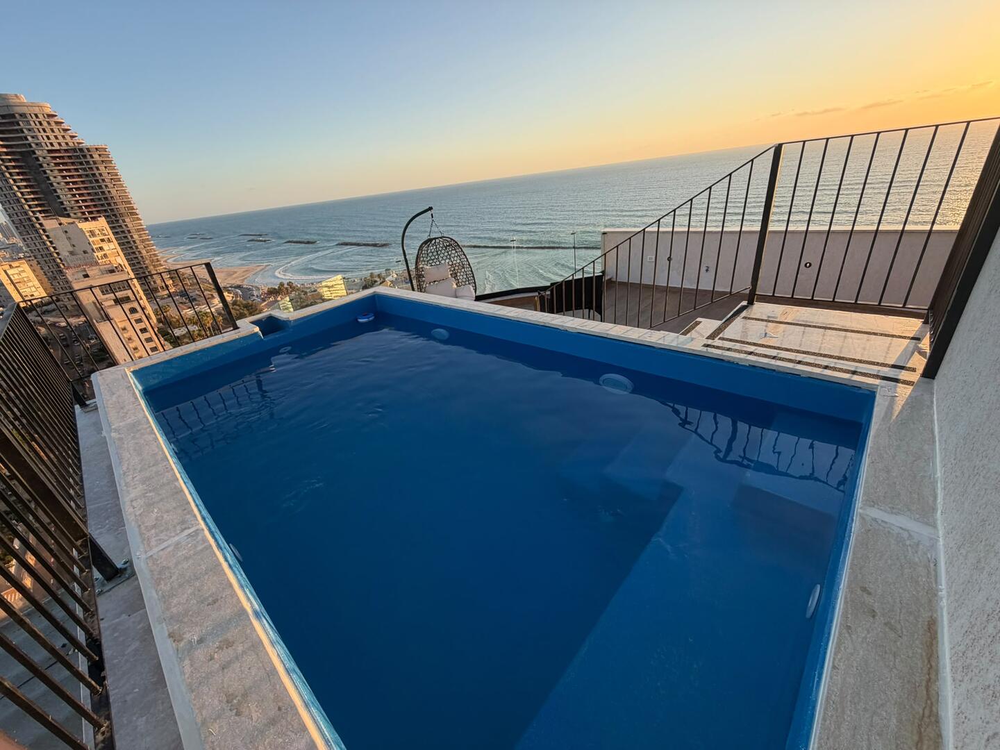 סי וויו פנטהאוז וספא נתניה - Sea view penthouse & spa Netanya מרכז  1  נופש - וי פור ויקיישן - V for Vacation