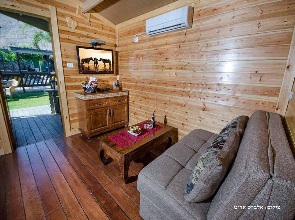 הבקתות של סיוון צפון  9  נופש - וי פור ויקיישן - V for Vacation