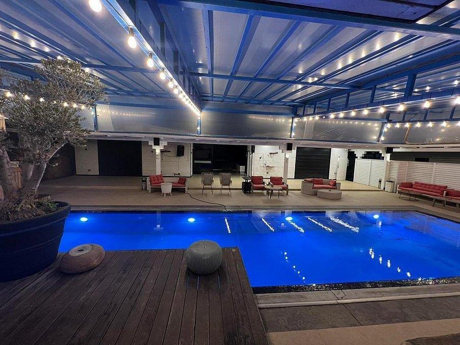 אחוזת וילוקס - Vilux מרכז  18  נופש - וי פור ויקיישן - V for Vacation