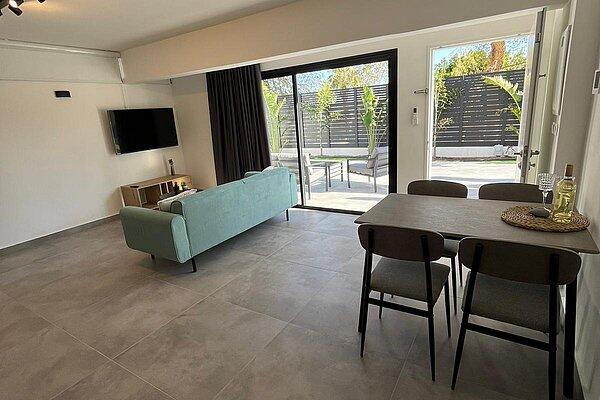 לואיס בוטיק דרום  12  נופש - וי פור ויקיישן - V for Vacation