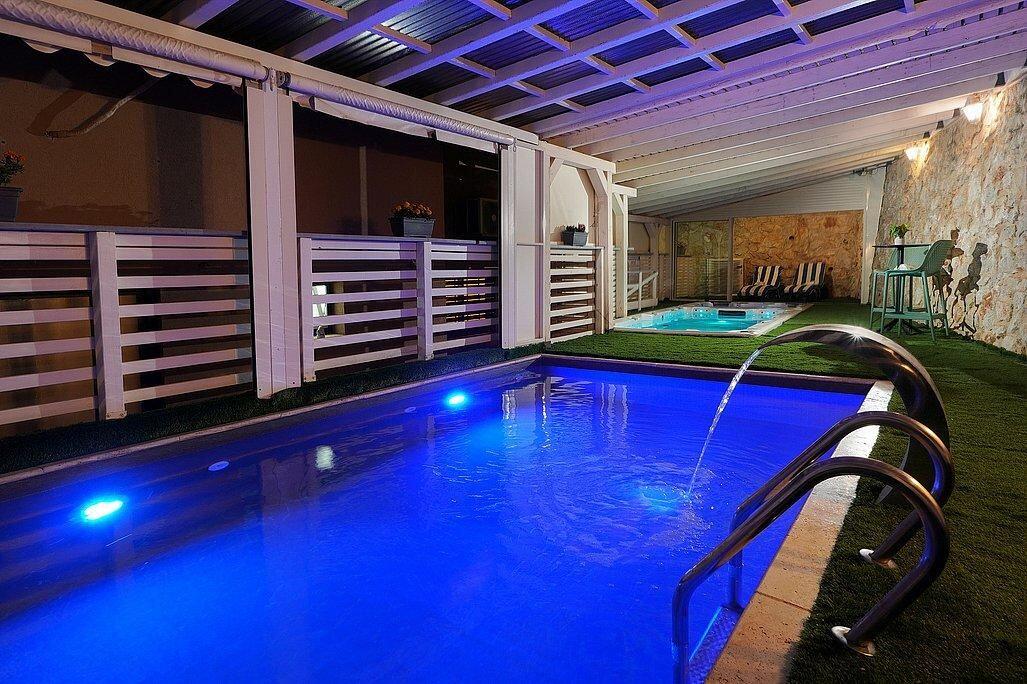 שקד באופק - וילה בוטיק צפון  20  נופש - וי פור ויקיישן - V for Vacation