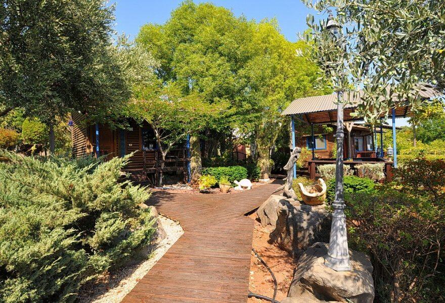 הבקתה בגולן צפון  4  נופש - וי פור ויקיישן - V for Vacation