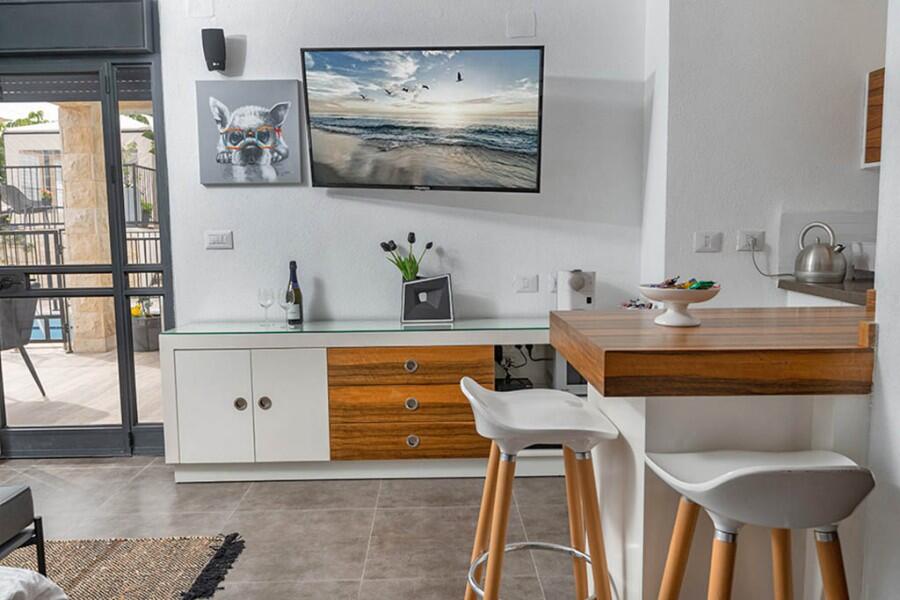 באטצי סוויטות יוקרה צפון  17  נופש - וי פור ויקיישן - V for Vacation