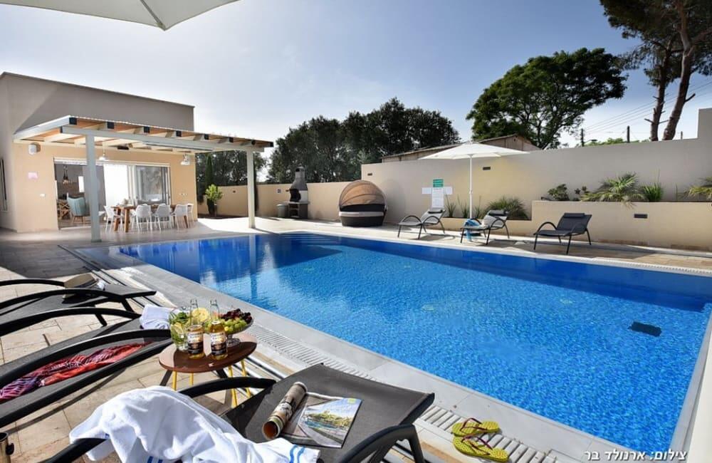 וילה רומיליה האוס צפון  21  נופש - וי פור ויקיישן - V for Vacation