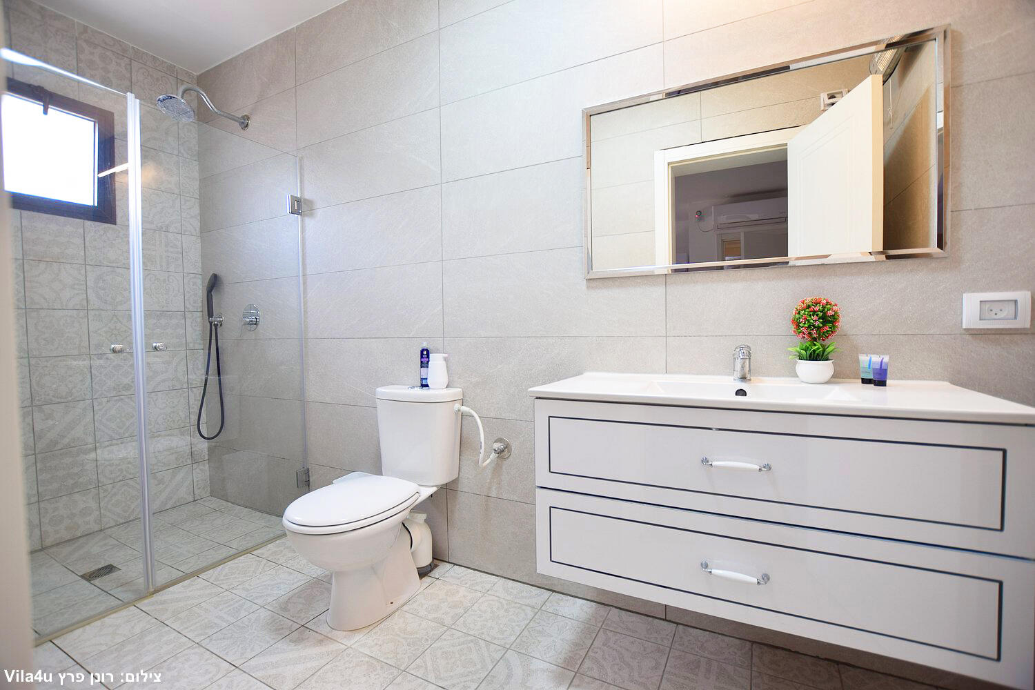 וילה לקשורי - Luxury Villa צפון  18  נופש - וי פור ויקיישן - V for Vacation