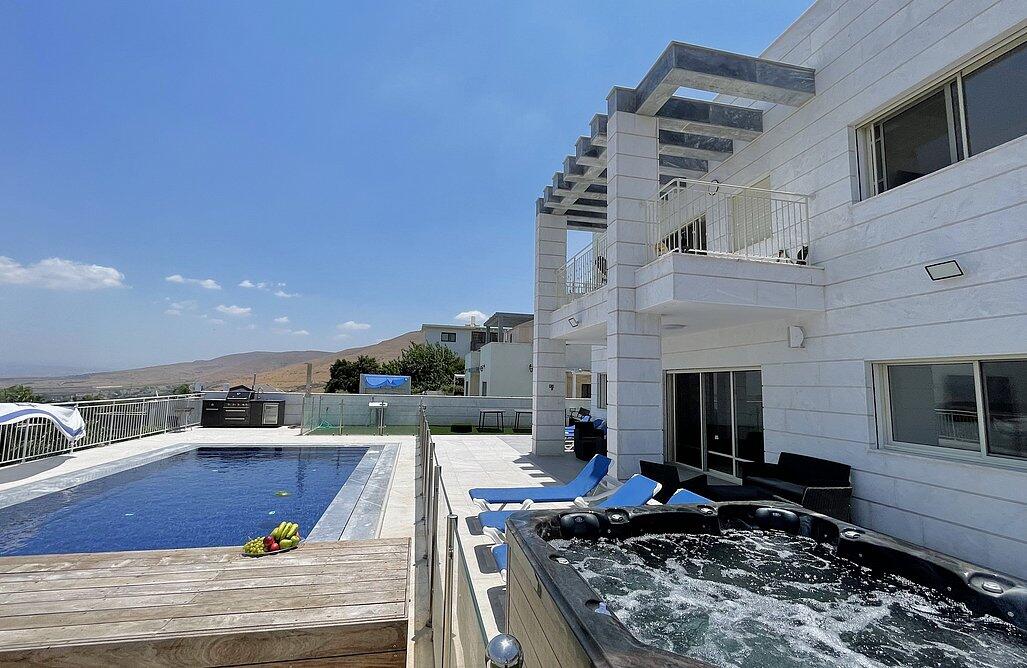 וילה לבנה יבנאל צפון  11  נופש - וי פור ויקיישן - V for Vacation