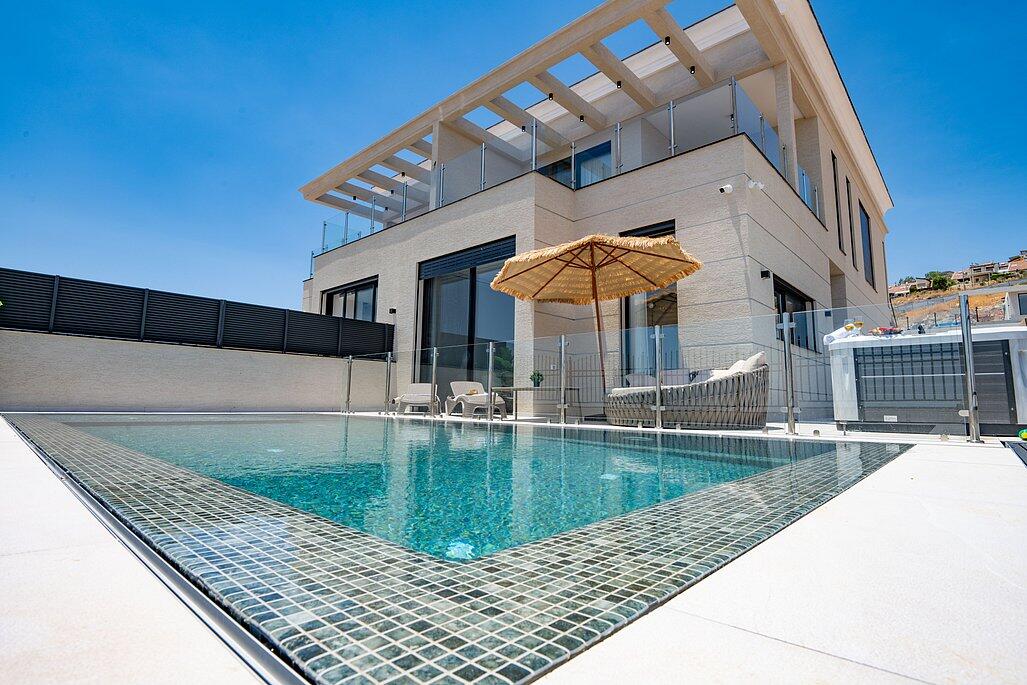 וילה טווינס בוטיק צפון  29  נופש - וי פור ויקיישן - V for Vacation