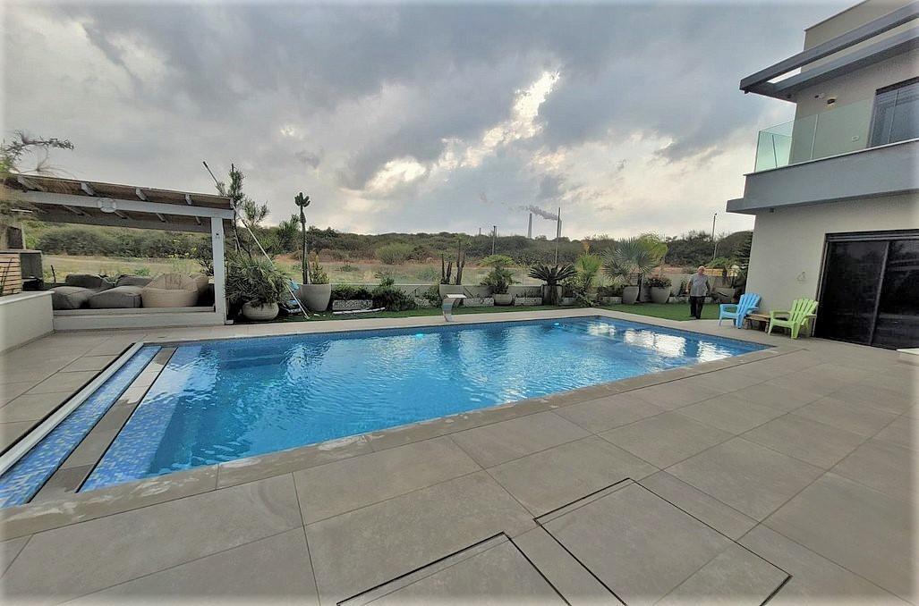 וילה נוי מרכז  11  נופש - וי פור ויקיישן - V for Vacation