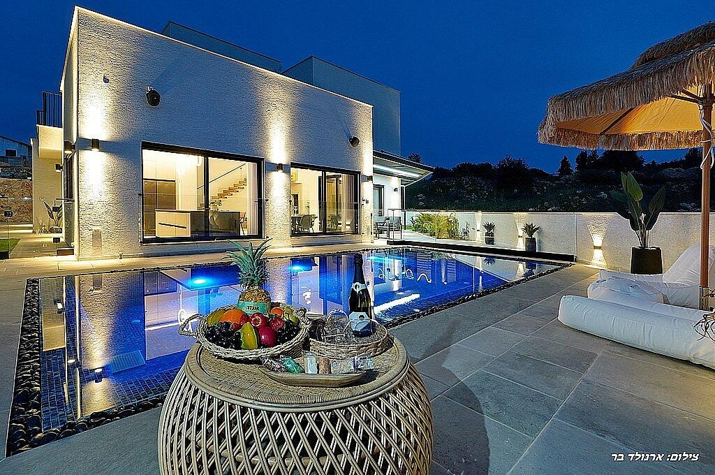 וילה הלליה צפון  49  נופש - וי פור ויקיישן - V for Vacation