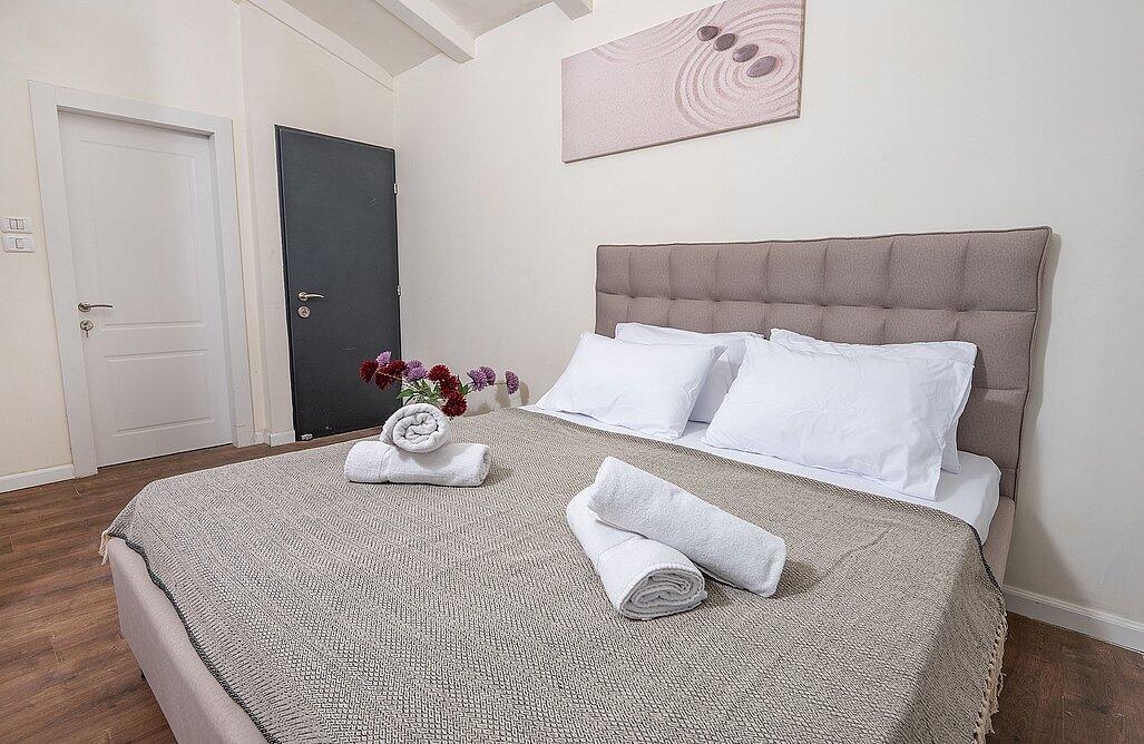 גני הצוק - וילת אירוח צפון  28  נופש - וי פור ויקיישן - V for Vacation