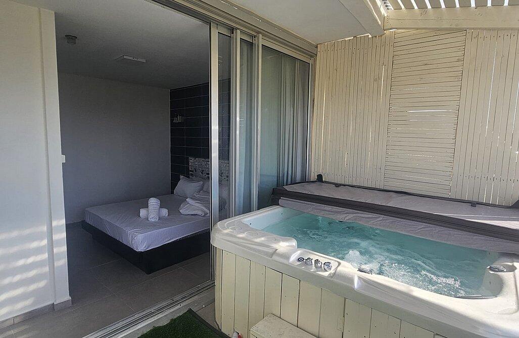 סיאסטה באכזיב צפון  3  נופש - וי פור ויקיישן - V for Vacation