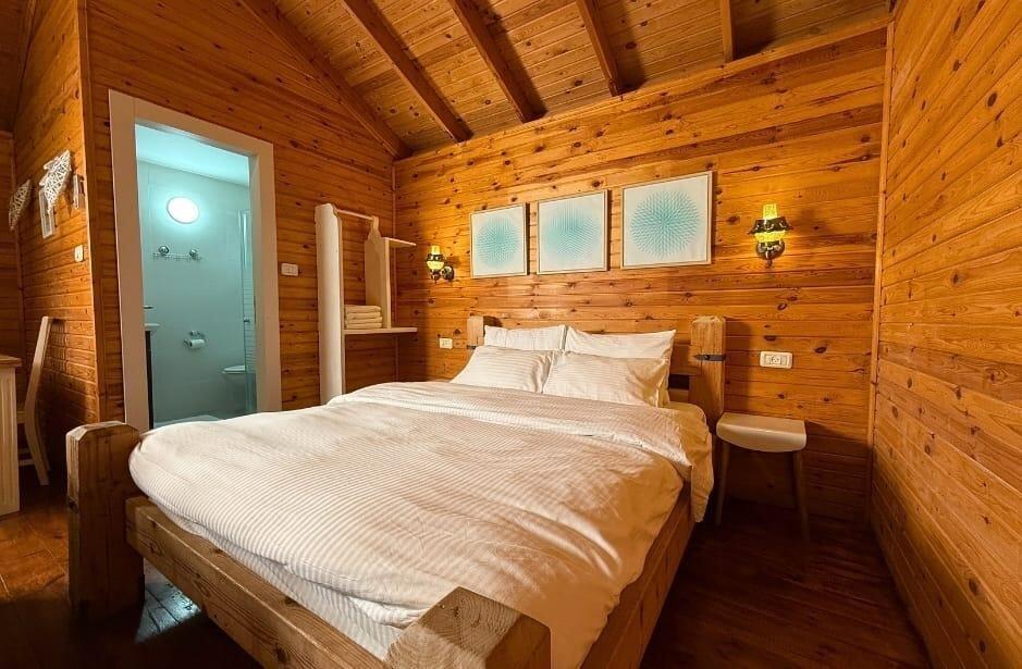 צימרים בצל האלון צפון  22  נופש - וי פור ויקיישן - V for Vacation